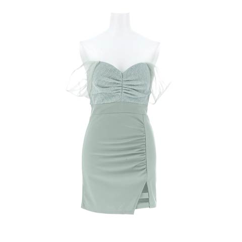 雨宮らむ着用ドレス