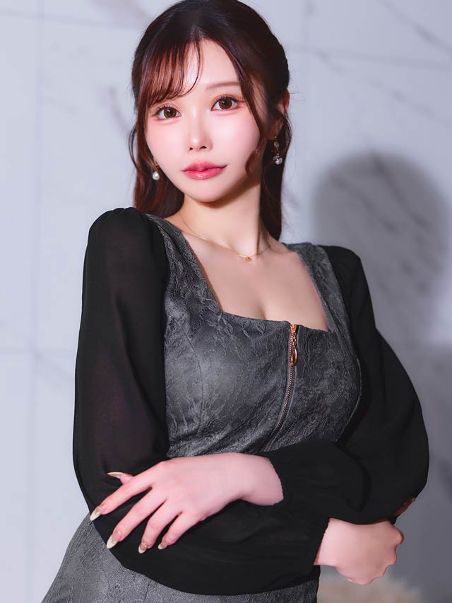 シフォン袖で二の腕をしっかりカバー♪上品なダーク総レースで高見え