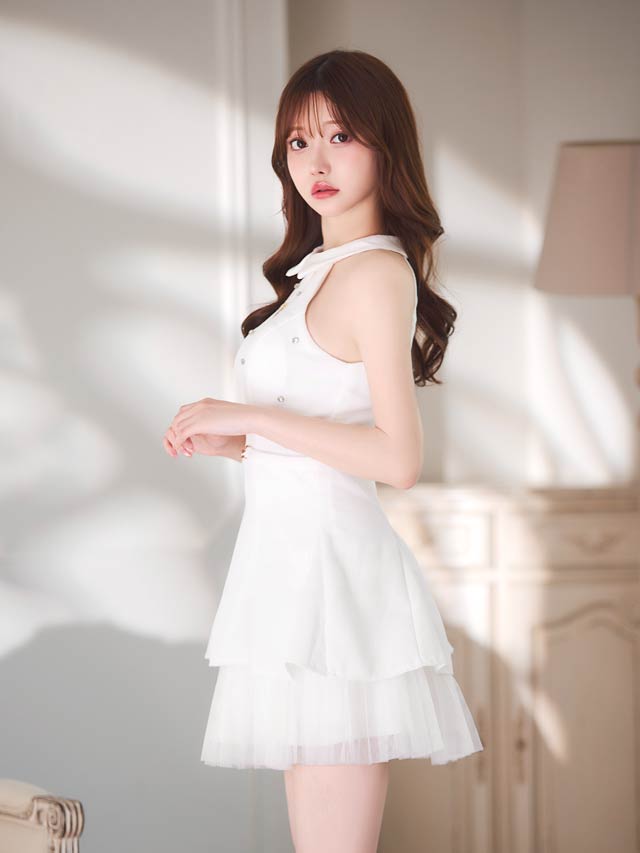 伊藤桃々着用]2日で完売した!!アメスリ×ジップがSEXYな上品襟ライン