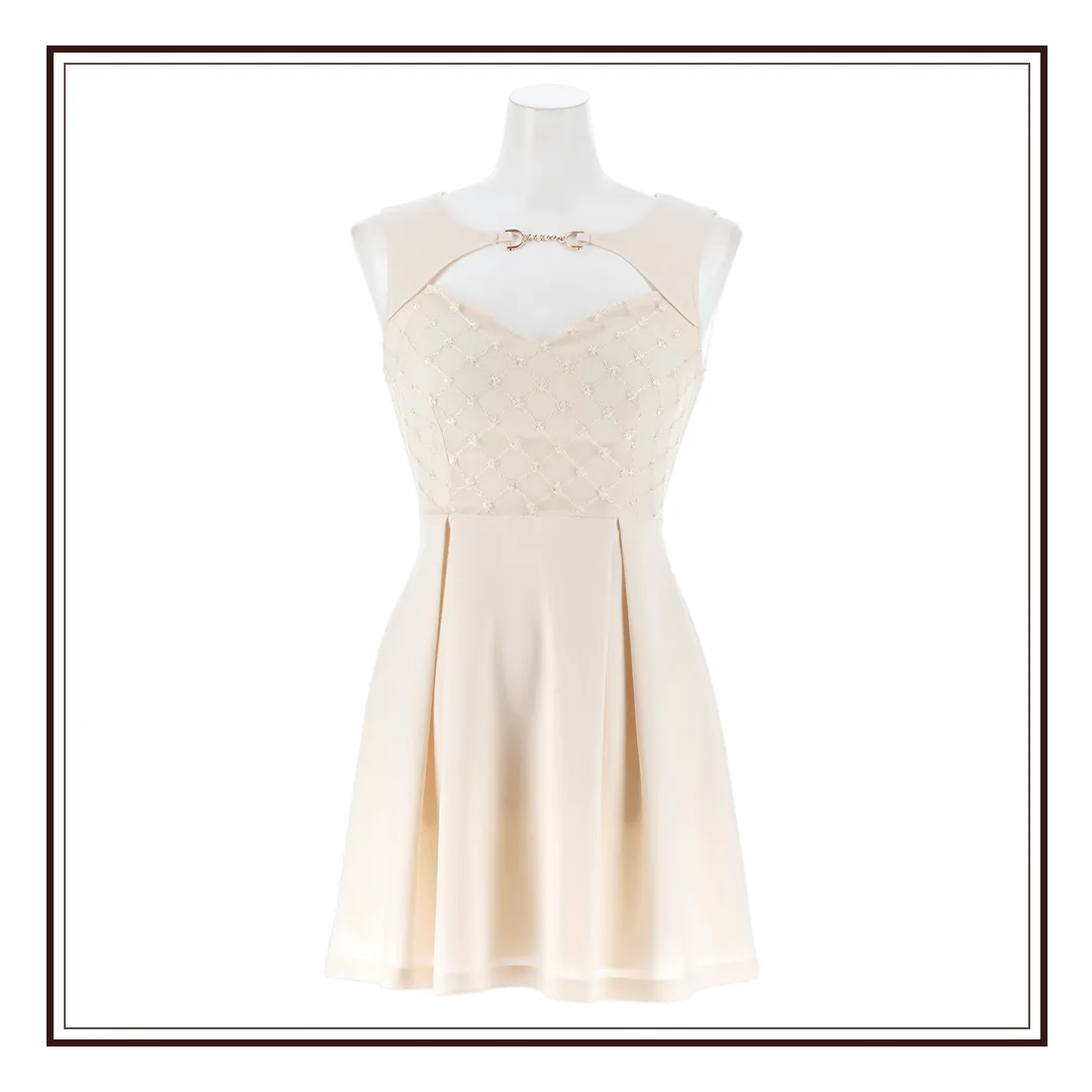 羽澄まり着用ドレス